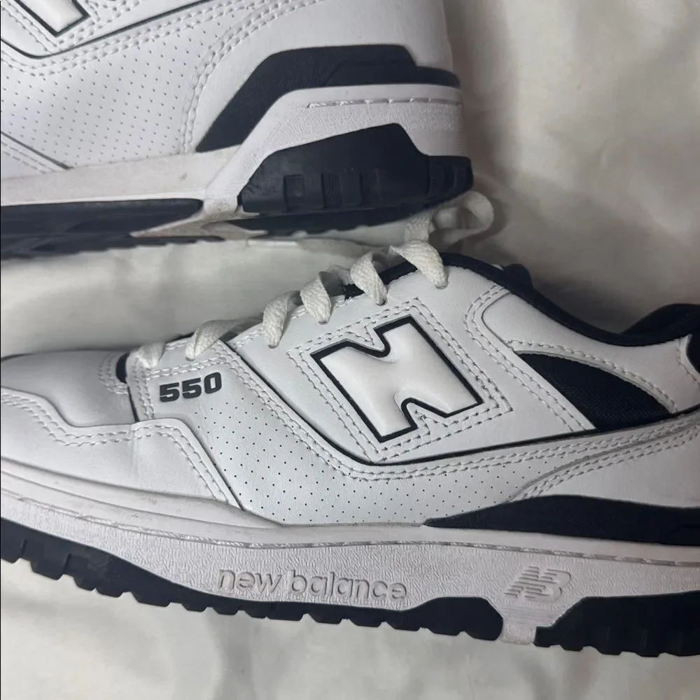 New Balance 550 Unisex White/Navy Sneakers. Size 8 Men/ 9.5 Women.